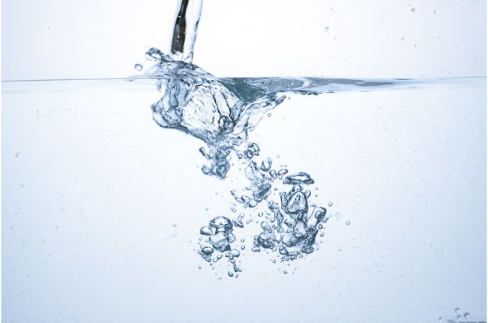 水