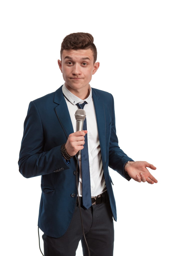 マイクを持つ男性