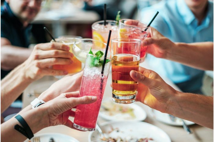 大学生の飲み会ってなんであんなに混沌としているんだろうな 暇を持て余す人のブログ
